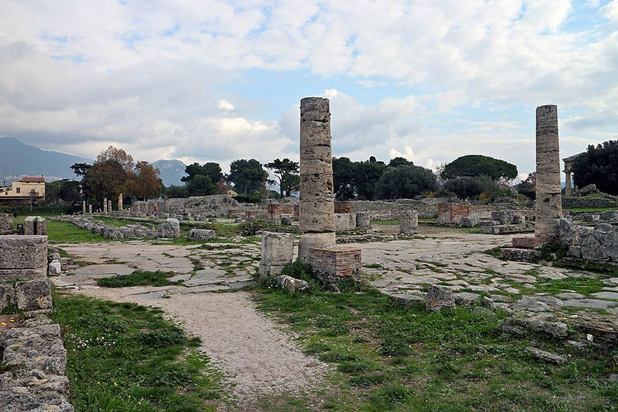 Foro romano costruito dopo il 273 a.C., nella parte meridionale di Paestum
