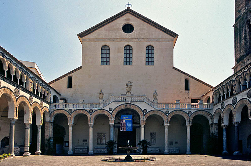Duomo San Matteo - quadriportico.