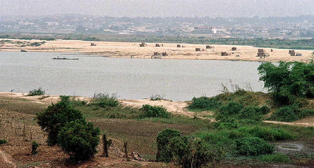 Vista sul fiume Niger dal ponte Onitsha