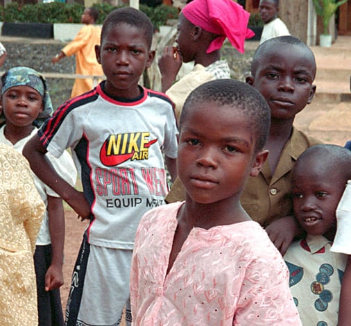 Enugu - Bambini durante cerimonia religiosa Giubileo del 2000