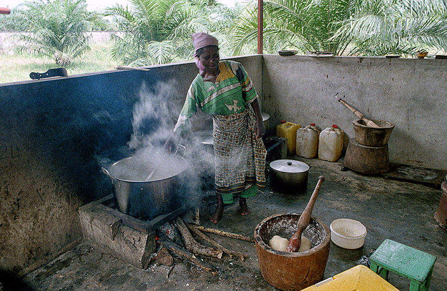 NNebukwu Missione Gonelliani in Nigeria preparazione cibo