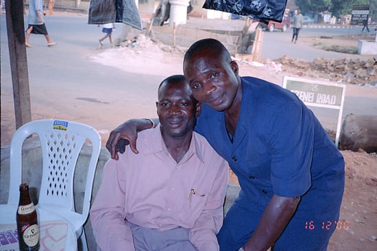 Clienti del bar del Toronto Hospital - Customers at the Toronto Hospital cafeteria - Onitsha, Nigeria
