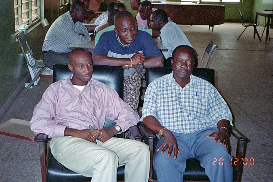 I miei amici Olu, Sam ed Onidike clienti del bar del Toronto Hospital - My friends Olu, Sam, and Onidike, customers at the Toronto Hospital cafeteria - Onitsha, Nigeria
