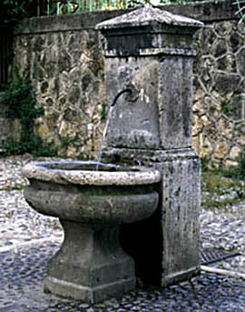 Fontana in pietra