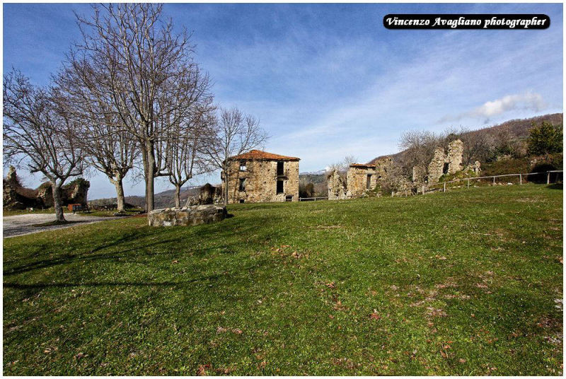 Roscigno Vecchia, urban structure of the ancient Cilento villages, the houses once inhabited by peasants.