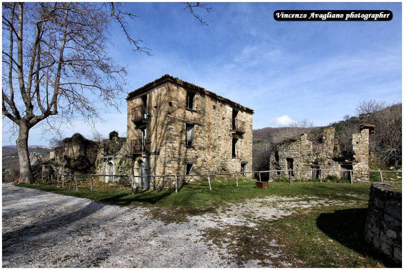 Struttura urbanistica degli antichi paesi cilentani, le case abitate un tempo dai contadini