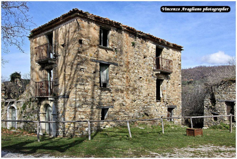 Roscigno Vecchia, abandoned houses