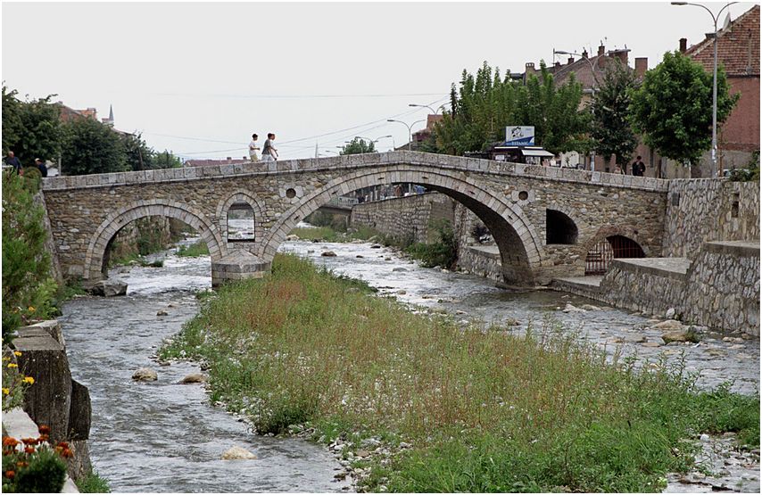 fiume Bistrica e Vecchio ponte di Pietra del XVI secolo