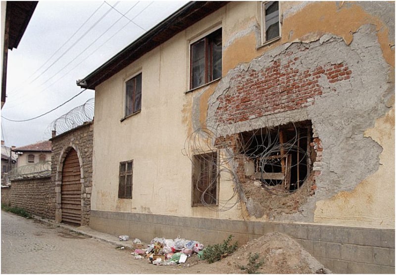 Il centro è caratterizzato da moschee e da alcune chiese San Giorgio, chiusa, transennata e protetta. Danneggiata durante la guerra.