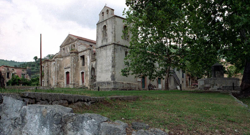 Roscigno Vecchia Chiesa San Nicola di Bari e piazza