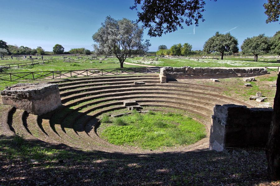Paestum L'Ekklesiasterion o Bouleutèrion