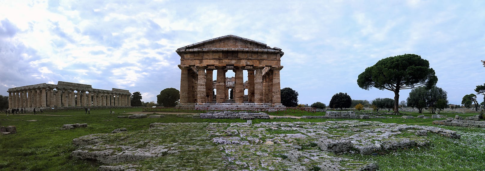 Paestum Tempio di nettuno e Basilica