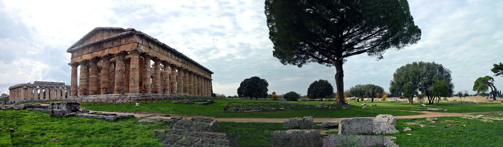 Paestum Tempio di nettuno e Basilica