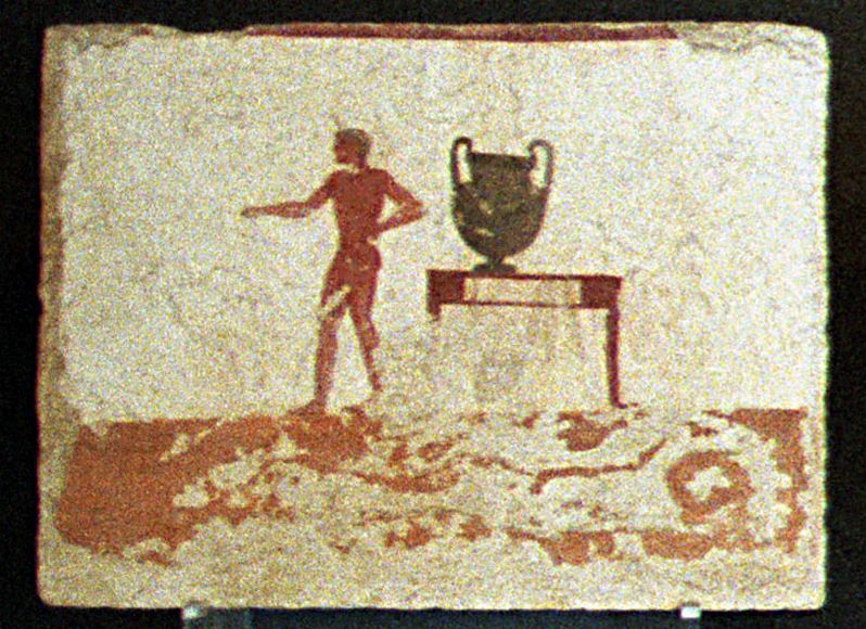 Parete Est - La divinità prepara il vino per il banchetto Paestum