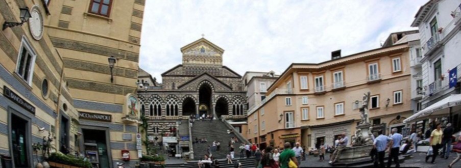 Amalfi piazza duomo
