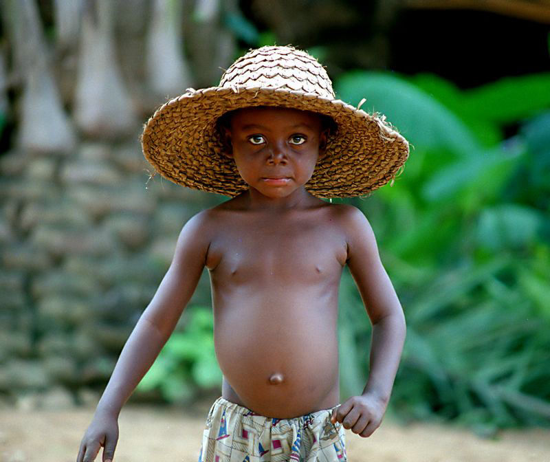 Bambino Igbo vicino Asaba - Nigeria