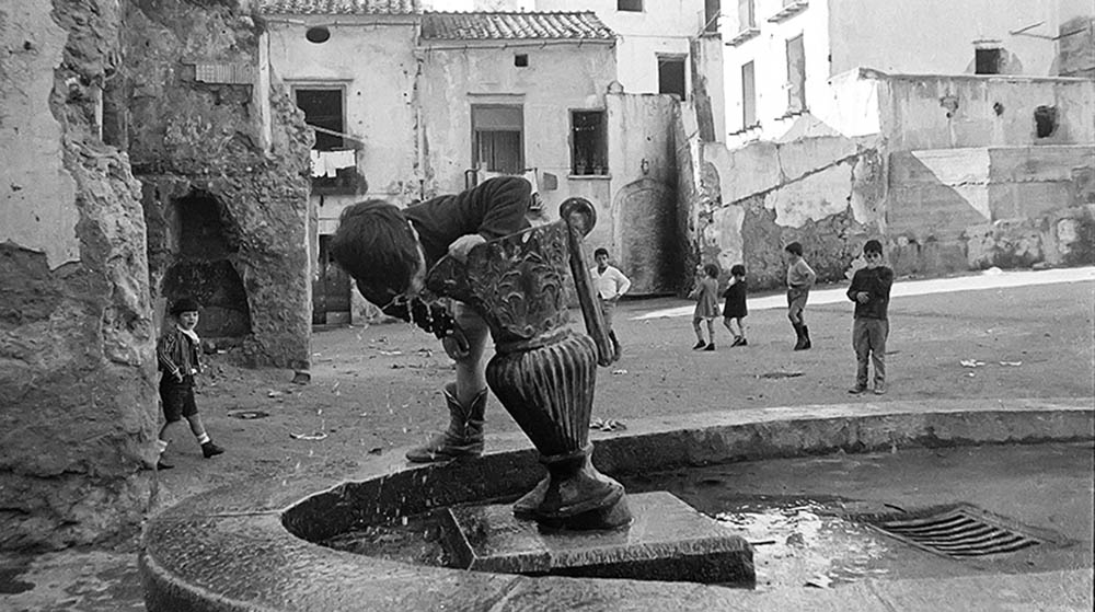Fontana delle Fornelle - Salerno, in piazza Matteo d’Aiello.