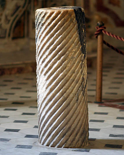 La Cripta del Duomo di Salerno colonna mozzata