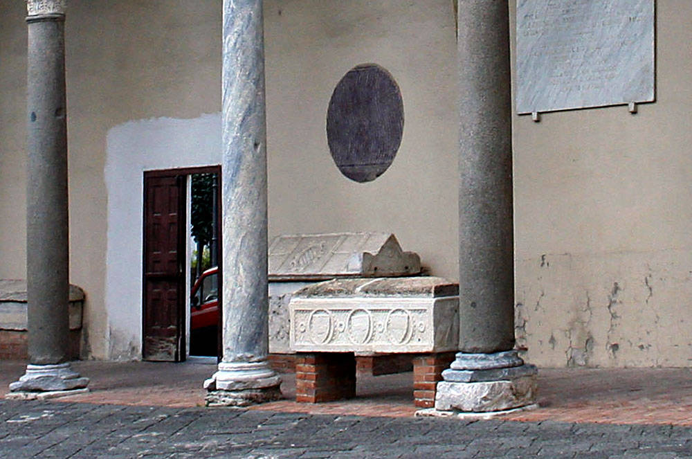 Sarcofagi nel quadriportico del Duomo San Matteo Salerno
