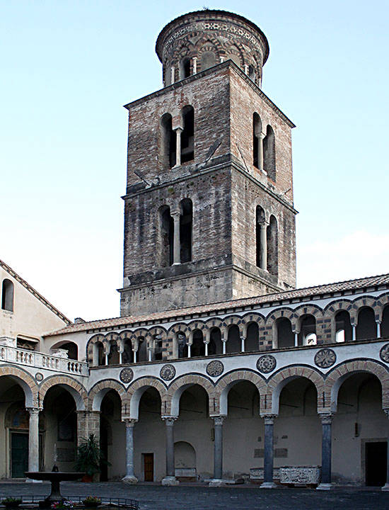 La torre campanaria del Duomo San Matteo