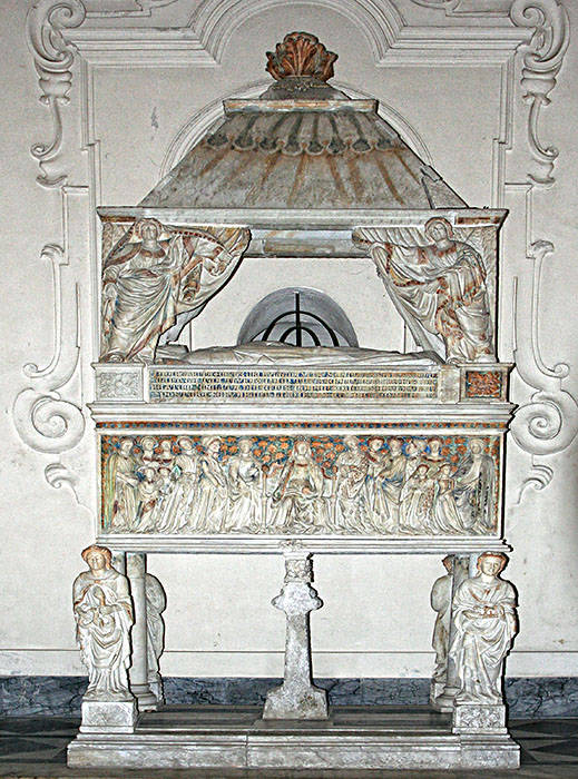 Monumento funebre della regina Margherita di Durazzo opera dello scultore Antonio Baboccio da Piperno
