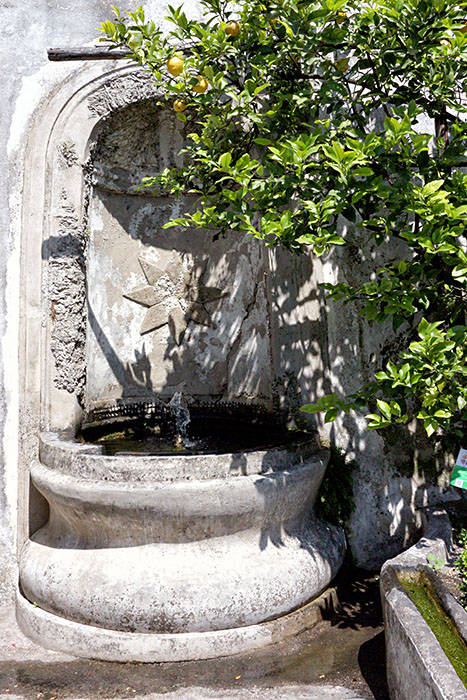 L’ambone minore della Cattedrale di Salerno il piu antico edificato nel 1181