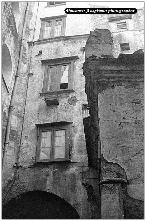 Salerno centro storico - Houses built on Vicolo dei Sartori. On the right, Sant'Anna Chapel.