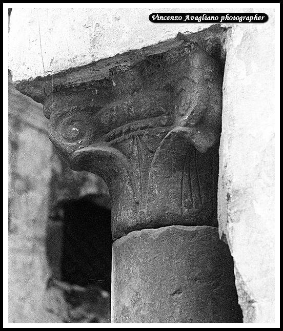 Capital of Palazzo Fruscione on the corner of Vicolo Adelperga and Vicolo dei Barbuti.