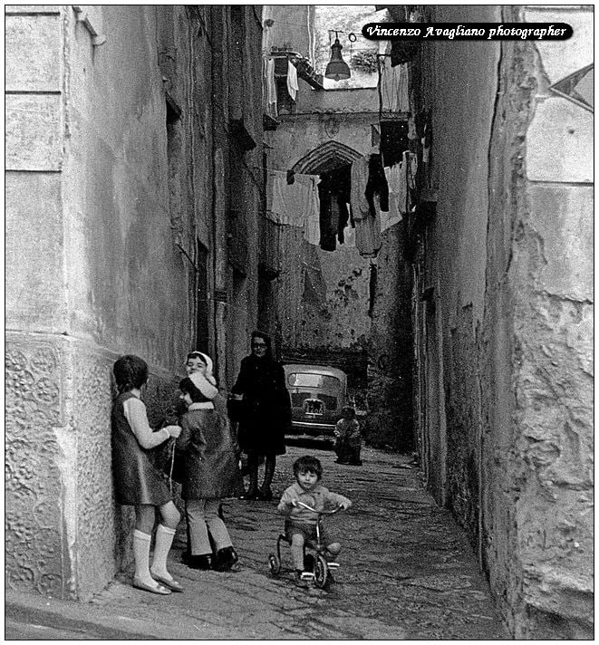Salerno centro storico -il vicolo dei Sediari 