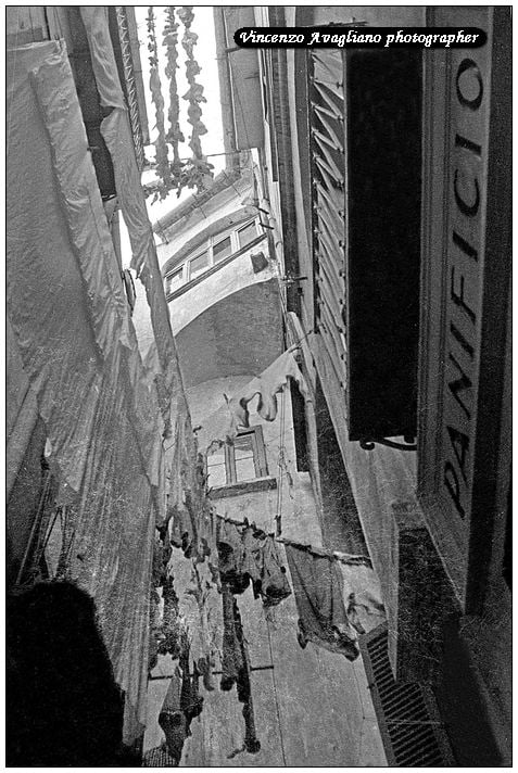Salerno centro storico - Vicolo con archi.