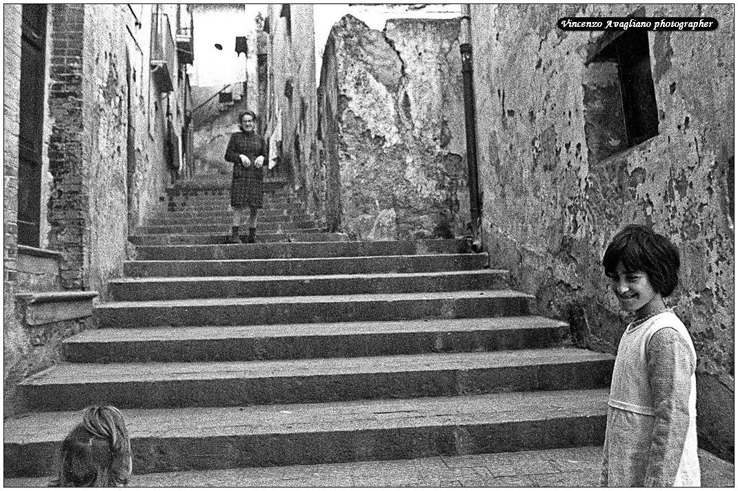 Ritratti ambientati - Salerno centro storico via - scalinata Porta di Ronca
